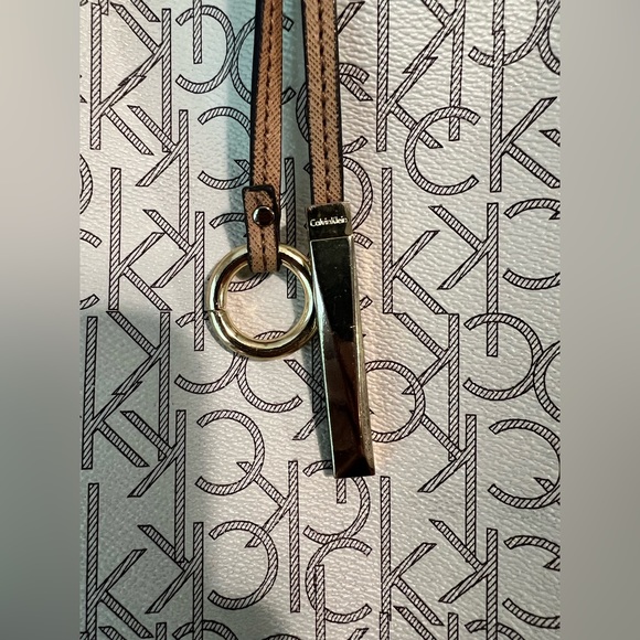 Calvin Klein Extra Large Cream and Brown Tote w/ Wallet and Base shaper. - Picture 4 of 13